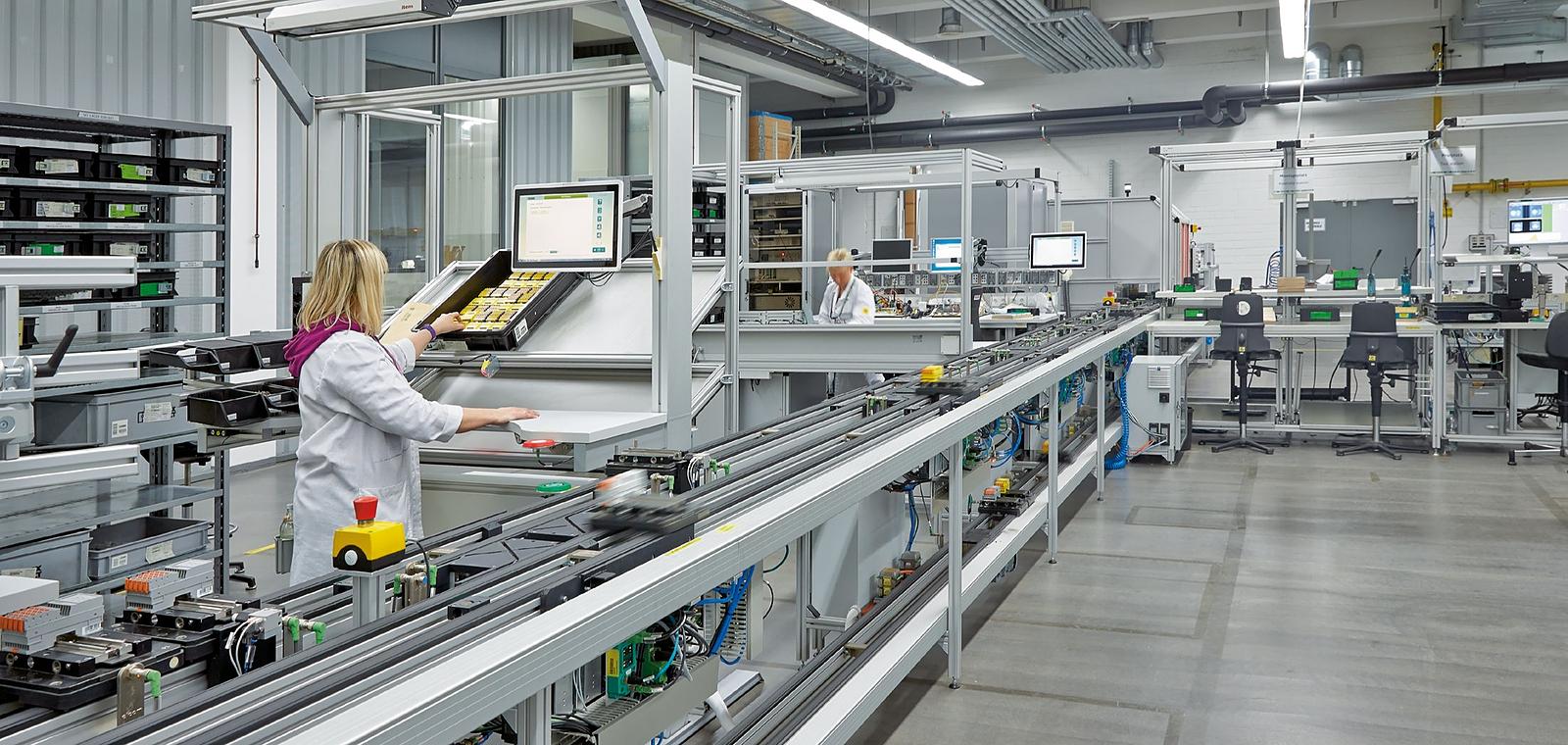 Usine connectée : comment fiabiliser votre réseau pour éviter les interruptions de production ?